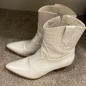 Matisse Bambi bootie- white.